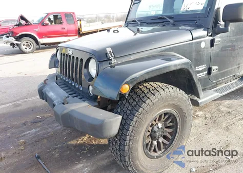 2014 Jeep Wrangler Unlimited Sahara z USA, uszkodzony, nr VIN 1C4BJWEG4EL108822
